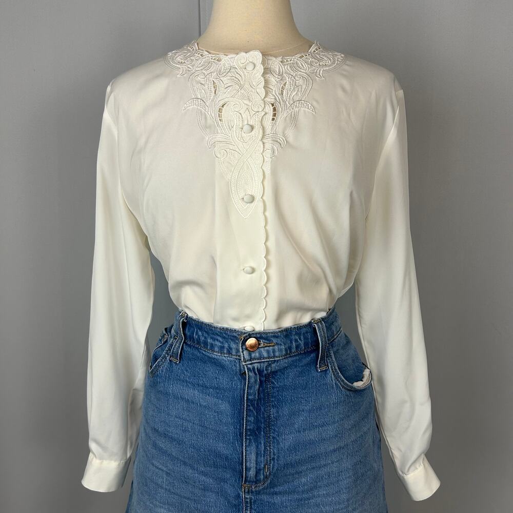 Vintage Blouse Top Size 8 Petite White Long Sleeve Lace Button Coquette Minimal